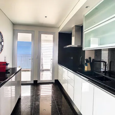 The Sea View By Lovelystay Appartement