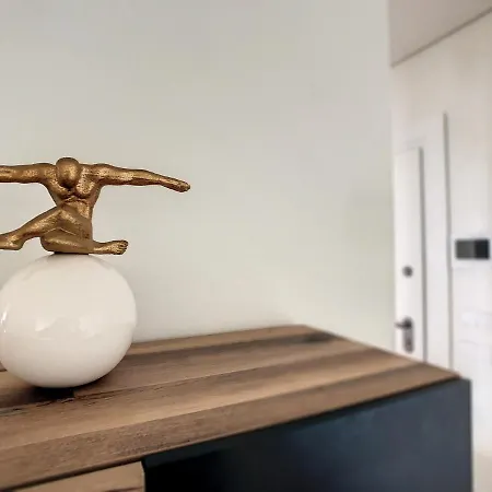 The Sea View By Lovelystay Apartman