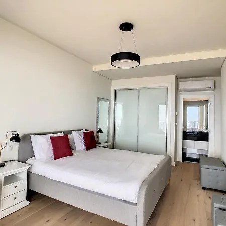 The Sea View By Lovelystay Apartman